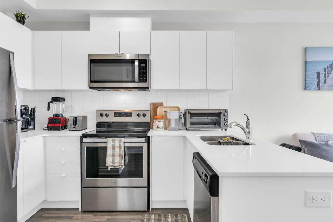 Home Away From Home - Remote Office - Vacation Stay Vaughan Apartment