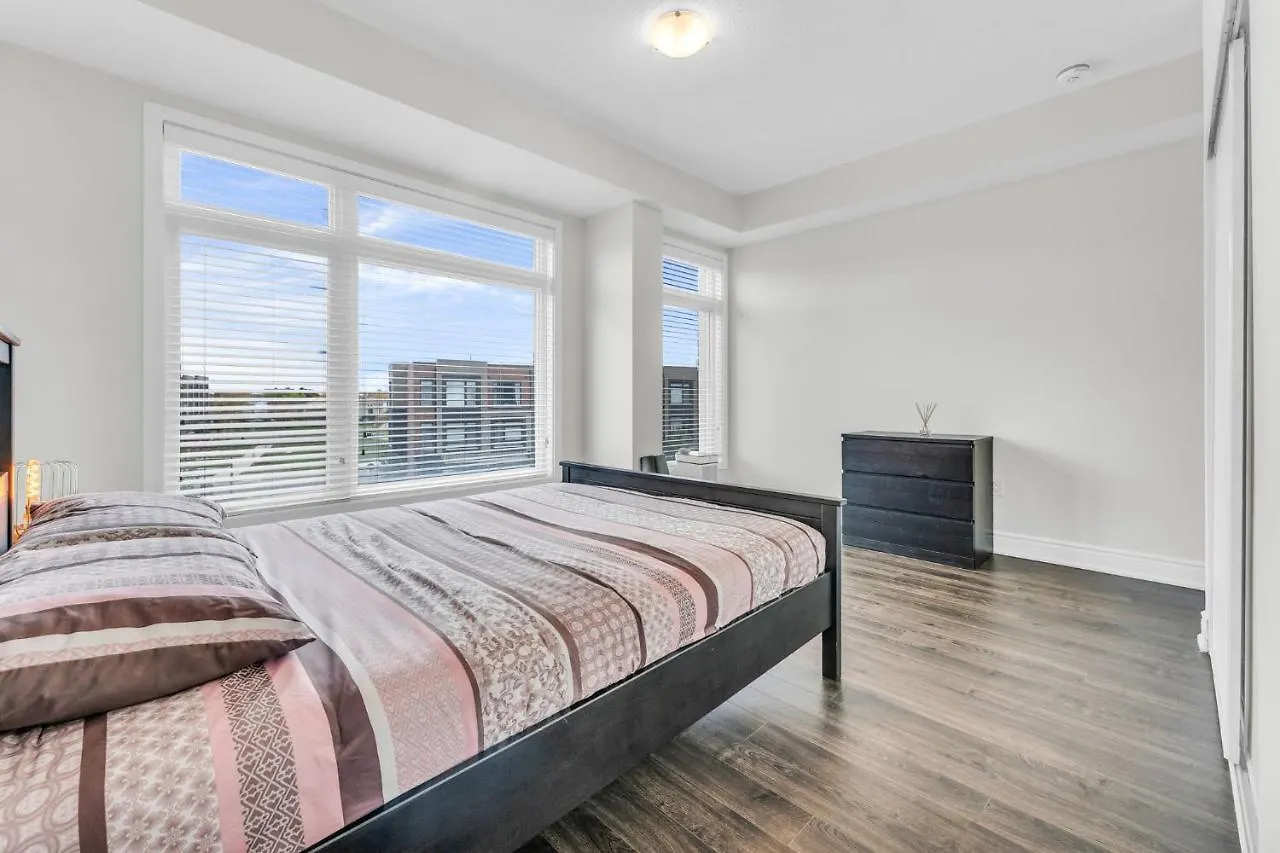 Home Away From Home - Remote Office - Vacation Stay Vaughan